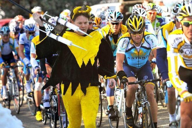 Seringue-man à l'assaut d'Armstrong!